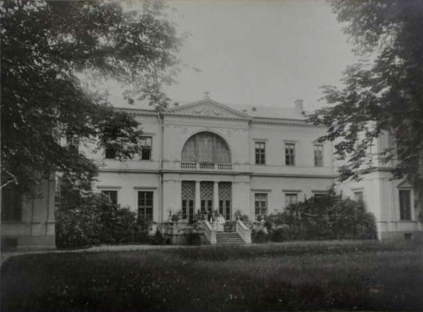 Lata 1890-1899 , Pałac widziany od strony parku.