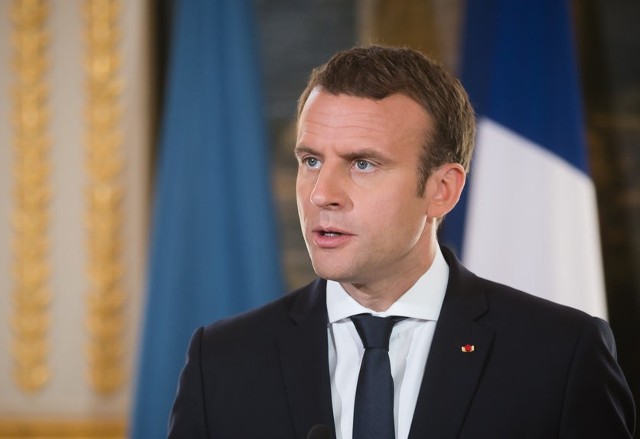 Emmanuel Macron pozostanie prezydentem Francji na drugą kadencję – wynika z sondaży exit poll.