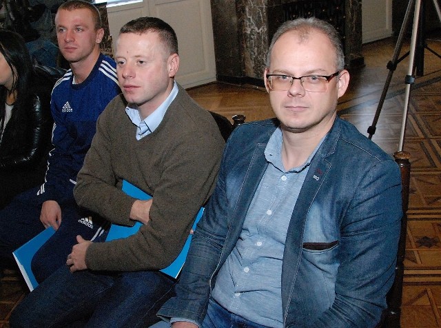 Od prawej: dyrektor Mariusz Piotrowski i trener Mariusz Lniany