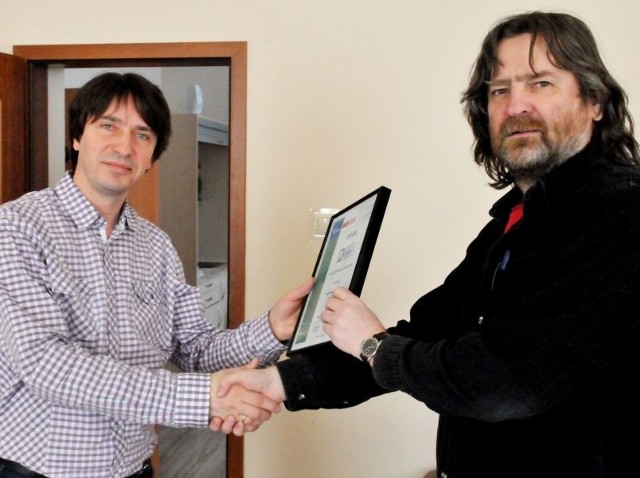 Dyrektor Sulechowskiego Domu Kultury, Tomasz Furtak (z lewej), znalazł się wśród laureatów plebiscytu "GL" na Lubuszanina Roku w powiecie zielonogórskim