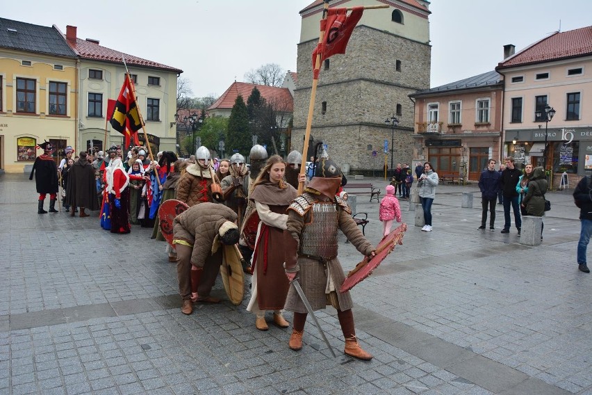 Rekonstrukcja historyczna na żywieckim rynku [ZDJĘCIA]