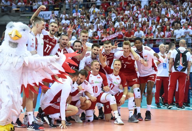 9.08.2019 gdansk turniej kwalifikacyjny siatkarzy do igrzyk olimpijskim w tokiomecz polska siatkowka siatkarze reprezentacja polski polskaradosc awans maskotka vital heynen pierwszy trener michal kubiak wilfredo leon pawel zatorski damian wojtaszek maciej muzaj fabian drzyzga mateusz bieniek grzegorz lomacz bartosz kwolek aleksander sliwka artur szalpuk maciej muzaj dawid konarski fot. sylwia dabrowa / polska press