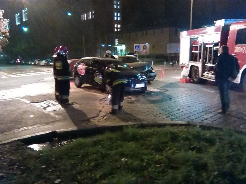 Wrocław: Wypadek na Komandorskiej. Zderzyły się trzy auta (ZDJĘCIA)