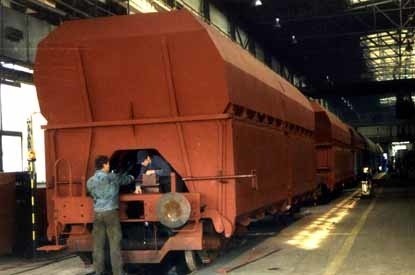 W Fabryce Wagonów Gniewczyna S.A. powiało optymizmem - zapowiadają się zamówienia ze strony polskich i niemieckich kolei.