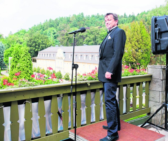 Z balkonu sanatorium Polonia śpiewał Adam Zdunikowski, tenor, który oczarował publiczność w Parku Zdrojowym przebojem swojego wielkiego poprzednika – Jana Kiepury