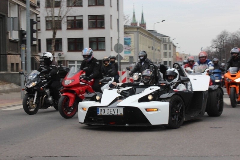 Motoserce 2013. Motocykliści rozpoczęli sezon. Oddali krew i przejechali przez miasto (zdjęcia wideo)