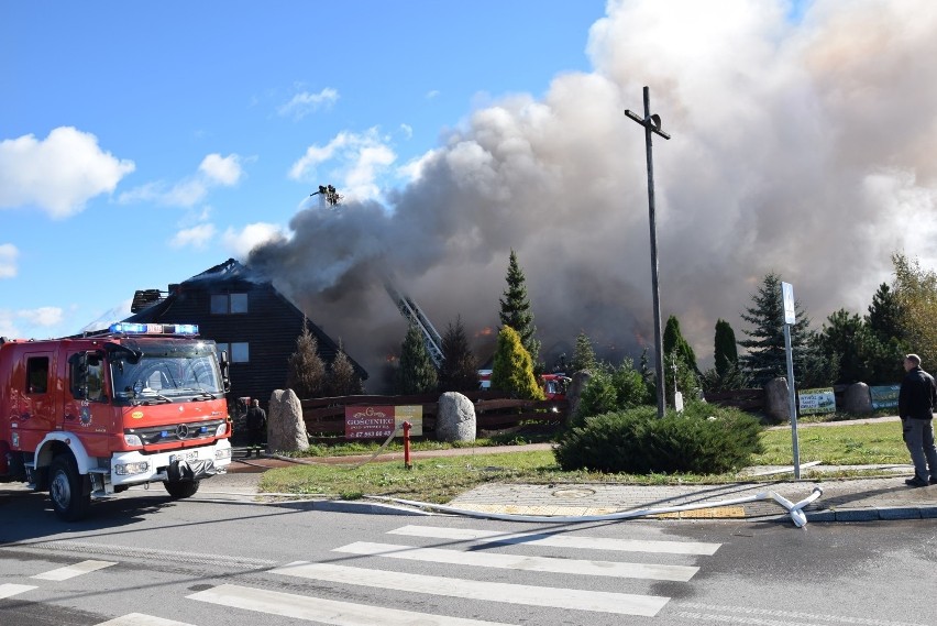 Krzywe. Pożar restauracji Gościniec. Słup dymu widać z...