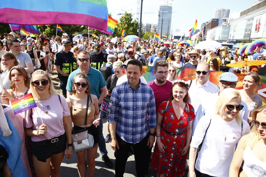 Parada Równości 2021 [ZDJĘCIA] Tęczowy marsz przeszedł ulicami Warszawy