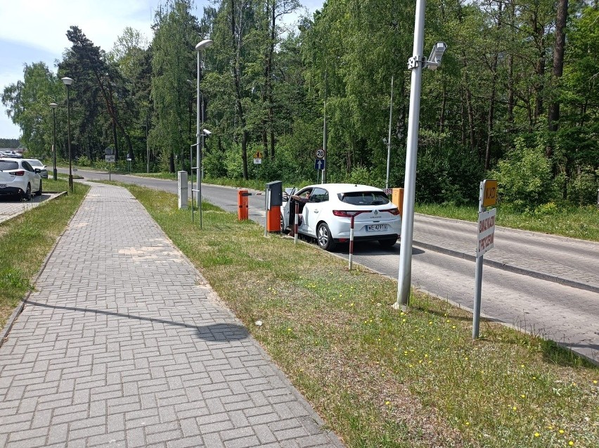 Szpital w Ostrołęce. Wzrosły opłaty parkingowe. "To skandal!- twierdzi oburzona Czytelniczka. 20.05.2022 