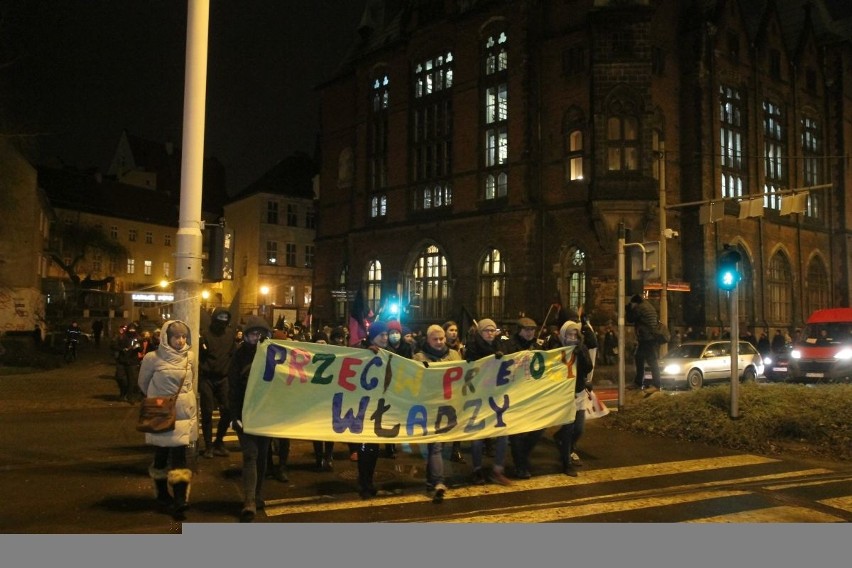 Czarna Środa we Wrocławiu. Protest w Rynku i pod biurami poselskimi 