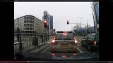 Warszawa. Policjantka "zapolowała" na staruszkę przechodzącą przez jezdnię. Straciła prawo jazdy 