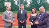 Wiceminister sportu i turystyki Ireneusz Raś gościł w gminie Małogoszcz. Odwiedził szkołę w Kozłowie i stadion Wiernej