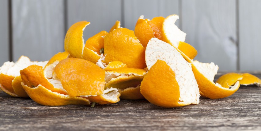 Suszone i posiekane skórki pomarańczy można wykorzystać jako...