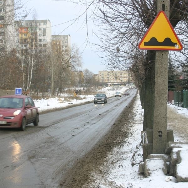 Ulica Żeromskiego w Skarżysku wygląda tragicznie. Milion złotych na jej remont dołoży rząd. Roboty ruszą wiosną.