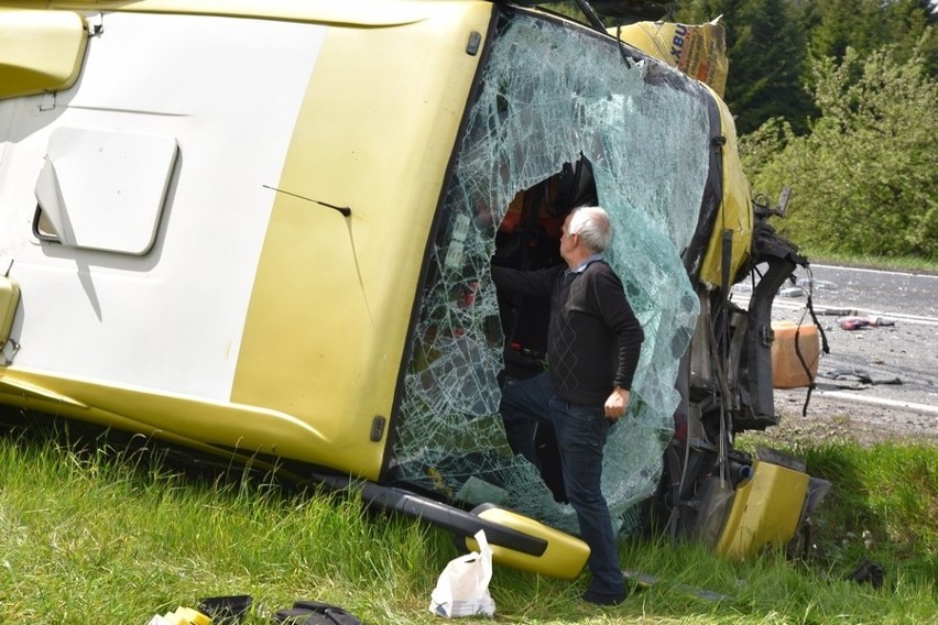 Wypadek na zakopiance. W rejonie Rdzawki autobus zderzył się z busem. Nie żyje jedna osoba 20 05