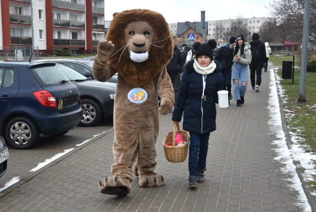 Wolontariusze stowarzyszenia zbierali datki nie tylko w hali widowiskowo – sportowej w Koronowie. Wyszli też w miasto