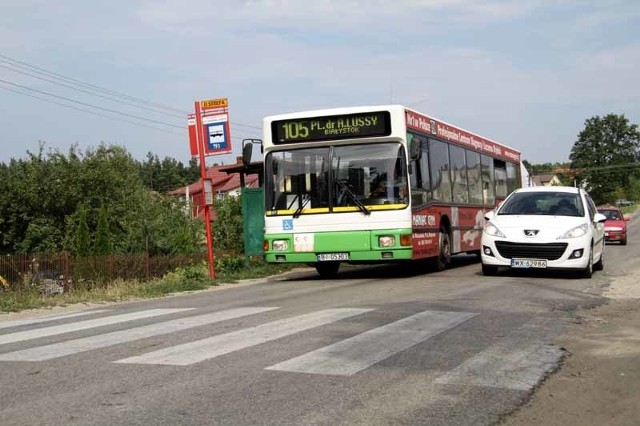 Każdy, kto chce przejść przez przejście w Grabówce, gdy na przystanku stoi autobus, musi mieć się na baczności. Kierowcy z dużą prędkością omijają autobusy, nie zwracając uwagi, czy ktoś znajduje na przejściu.