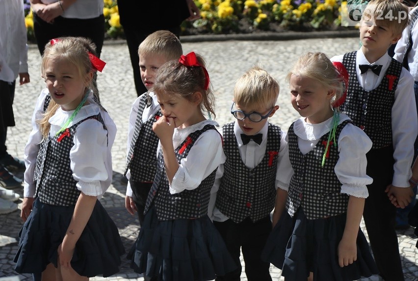 Szczecińskie przedszkolaki polonezem pożegnały swoich nauczycieli [ZDJĘCIA, WIDEO]
