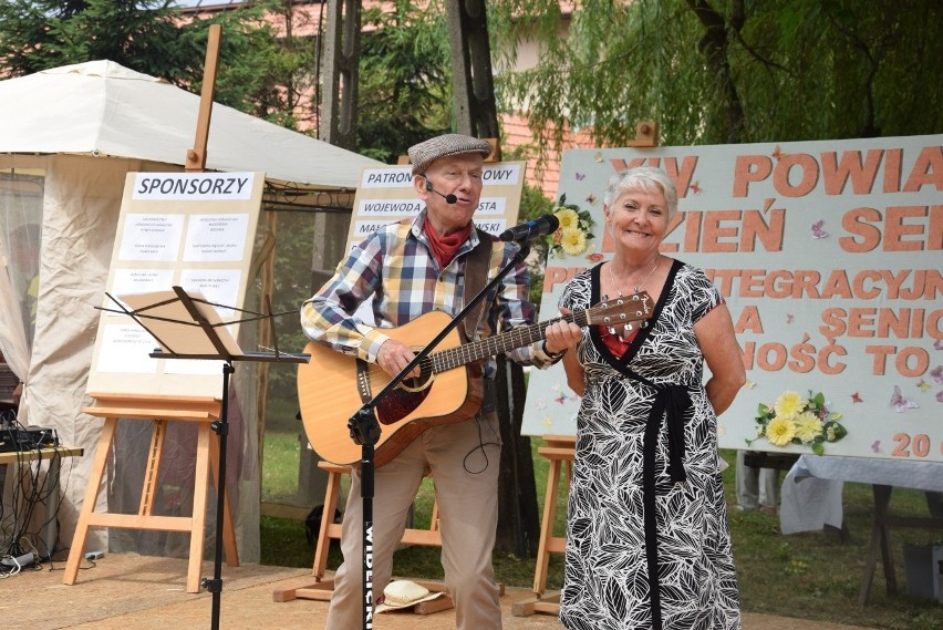 Powiatowy Dzień Seniora w Więckowicach z wiciem wianków i meczem samorządowcy kontra salezjanie [ZDJĘCIA]