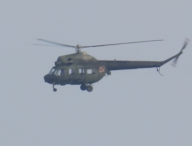 Jeden z helikopterów latających dzisiaj nad miejscowościami gm. Orły.