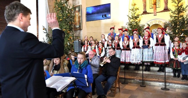 Młodzieżowa Orkiestra Dęta, pod batutą Pawła Czekaja, dała 6 stycznia koncert noworoczny w kościele pod wezwaniem Matki Bożej Nieustającej Pomocy w Morawicy.