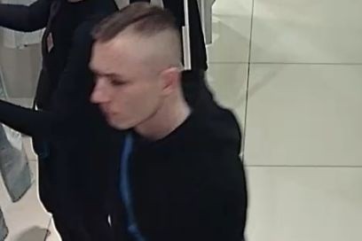 Policja prosi o pomoc w ustaleniu danych osobowych mężczyzny, który w marcu dopuścił się kradzieży na terenie centrum handlowego w Sosnowcu. Zobacz kolejne zdjęcia. Przesuwaj zdjęcia w prawo - naciśnij strzałkę lub przycisk NASTĘPNE