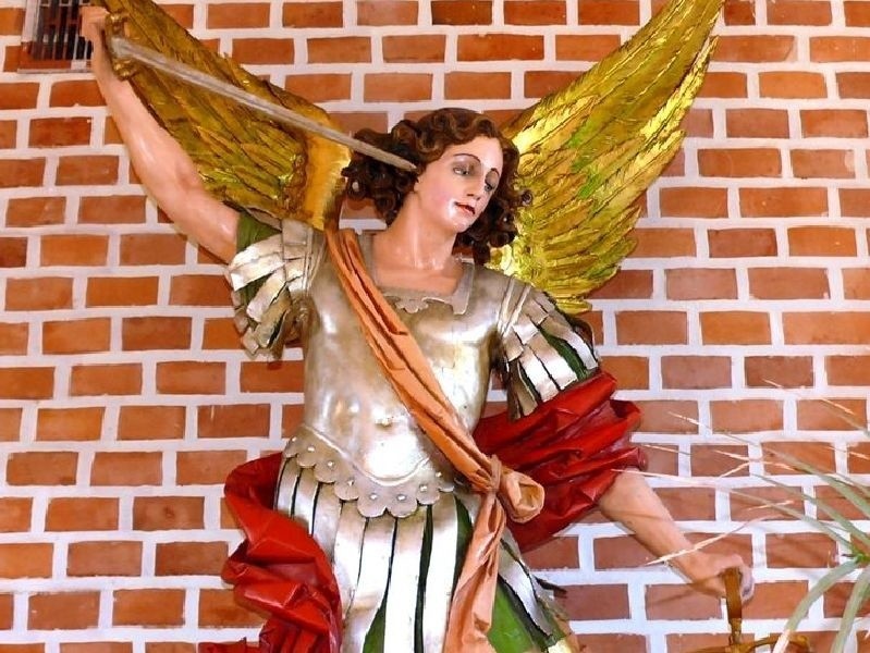 Figura świętego Michała Archanioła.