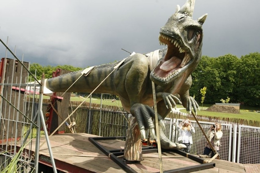 Wrocław: Obok zoo powstał park dinozaurów (ZDJĘCIA)