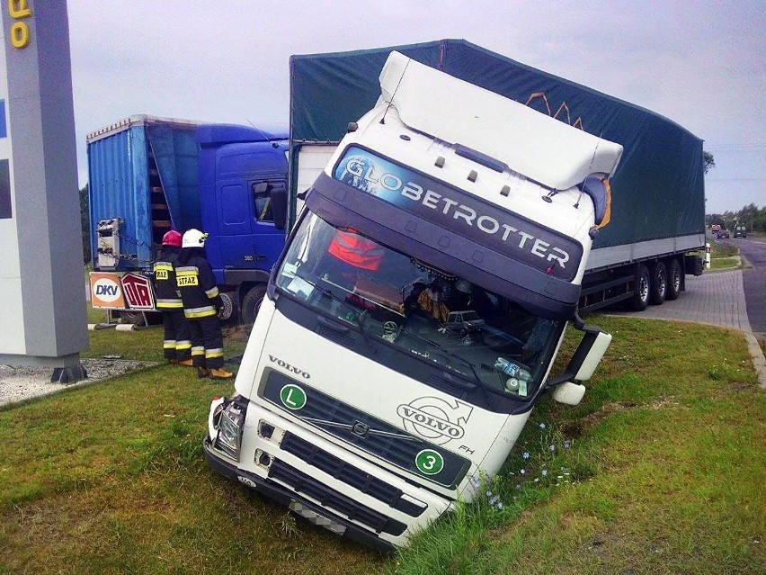 Zderzenie dwóch ciężarówek pod Brzezinami! [zdjęcia]