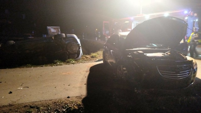 Do wypadku doszło na skrzyżowaniu dróg w Zaczarniu. Zderzyły się dwa samochody