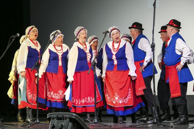 Środowiska artystyczne seniorów z całego regionu zaprezentowały dziś swoją twórczość w ośrodku kultury w Świeciu.