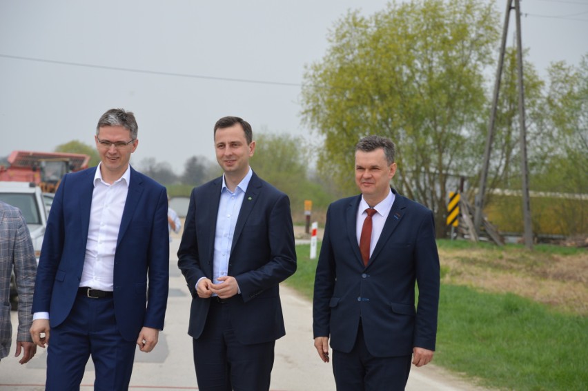 Borusowa. Nowy most na Wiśle połączy Małopolskę i Świętokrzyskie