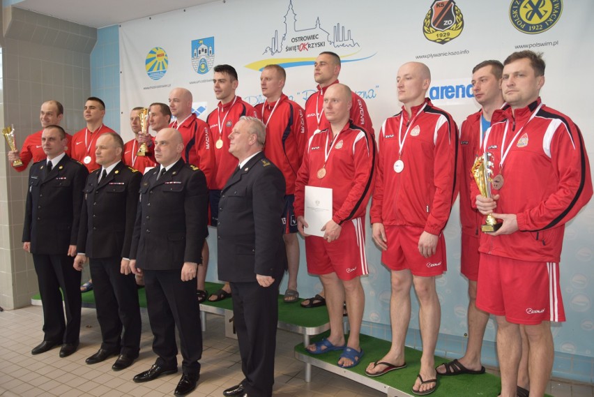 X Mistrzostwa Województwa Świętokrzyskiego Strażaków w pływaniu w Ostrowcu
