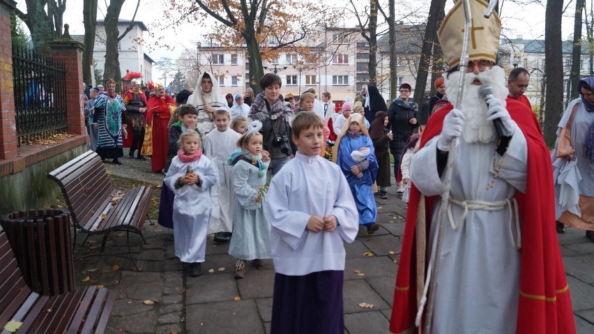 Przed kościołem Najświętszego Serca Pana Jezusa przy ul....