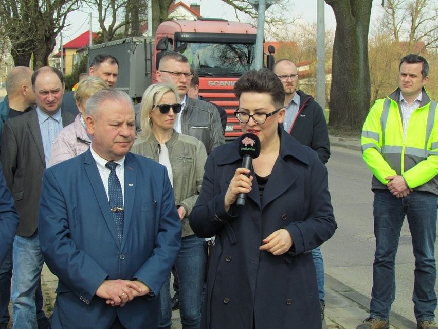 W środę (12.04) w Jedwabnem rozpoczęła się budowa obwodnicy...