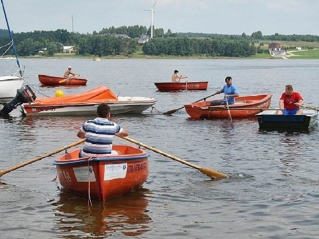 Strażacy z Opatowca odbyli szkolenia na zalewie w Chańczy.