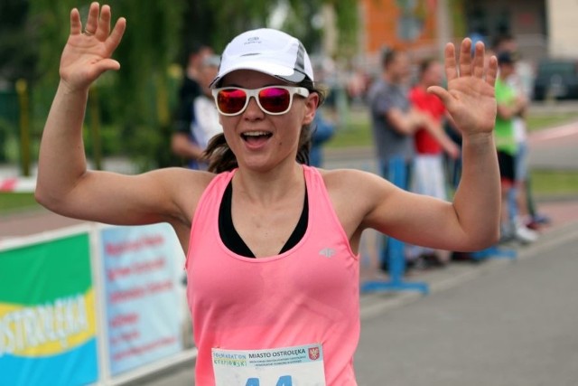 Coraz więcej kobiet bierze udział w rywalizacji w Międzynarodowym Półmaratonie Kurpiowskim w Ostrołęce. Zobacz, jak prezentowały się na trasie XXII edycji zawodów organizowanych przez MZOSTiIT.