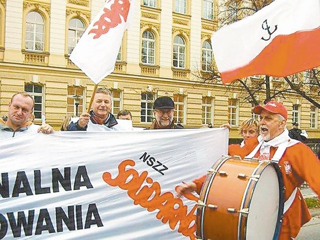 Czy kolejny reformatorski pomysł rządu wzbudzi falę protestów nauczycieli? Na zdjęciu manifestacja nauczycieli z opolskiej Solidarności. Warszawa, listopad 2008. (fot. archiwum)