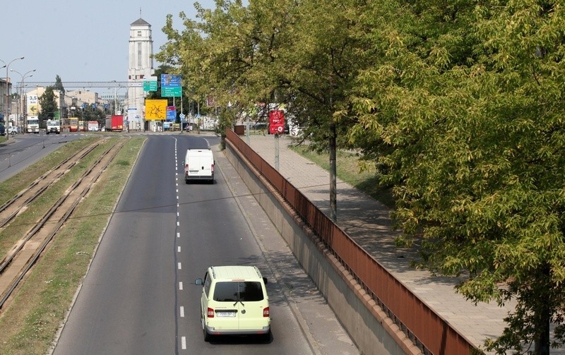 Od skrzyżowania ul. Broniewskiego i ul. Paderewskiego do ul...