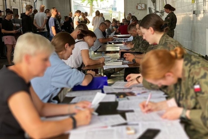 Ponad 100 ochotników rozpoczyna "Wakacje z WOT" w Podlaskiem