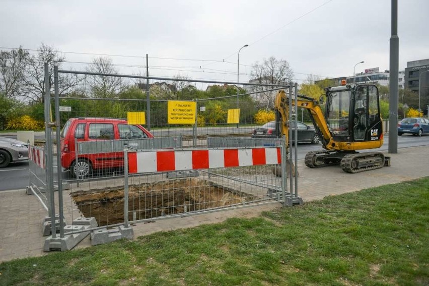 Remont jest prowadzony metodą bezwykopową. Stosowane są...