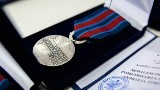 Ich zadaniem jest służyć obywatelom... Lubelscy policjanci odznaczeni medalami podkomisarza policji