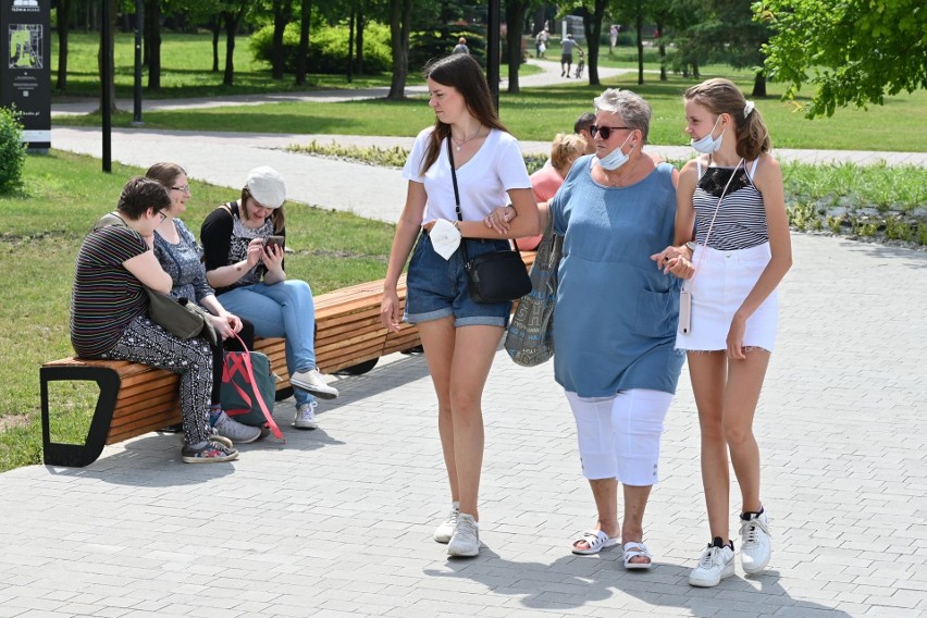 Kuracjusze i turyści podziwiali nową tężnię solankową w Busku-Zdroju. Atrakcja robi wrażenie (ZDJĘCIA)