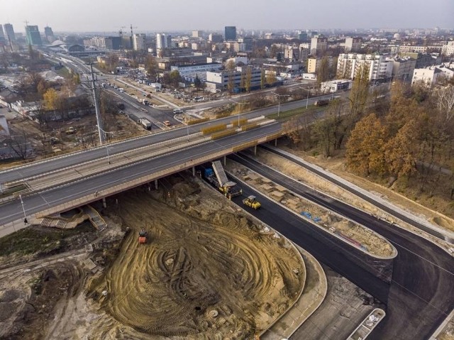 Ulicą Nowowęglową będzie można pojechać od 21 grudnia, ale prace związane z tą inwestycją ciągle będą trwały