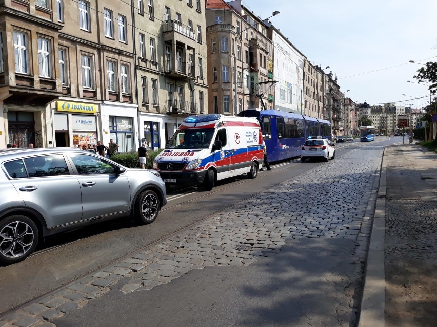 Wypadek na Pomorskiej. Nie kursują tramwaje (ZDJĘCIA)