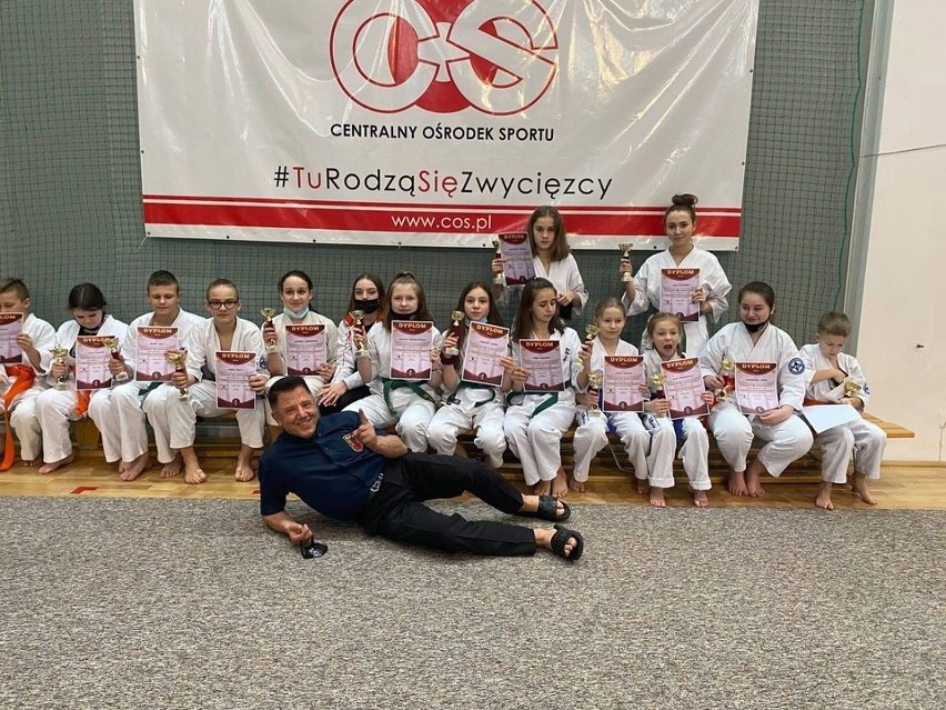 Pięć medali wywalczyli karatecy z gminy Stąporków na turnieju w Giżycku [ZDJĘCIA]