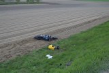 Wypadek na drodze krajowej nr 6. Motocyklista zderzył się z osobówką [ZDJĘCIA]