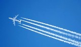 Chemtrails: Co to jest? Smugi chemiczne rozpylają samoloty i nas trują. Tak twierdzą zwolennicy teorii spiskowych