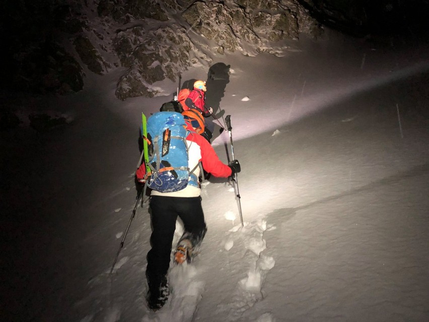 Tatry. Turyści w nocy zgubili się w rejonie Wrót Chałubińskiego [ZDJĘCIA]