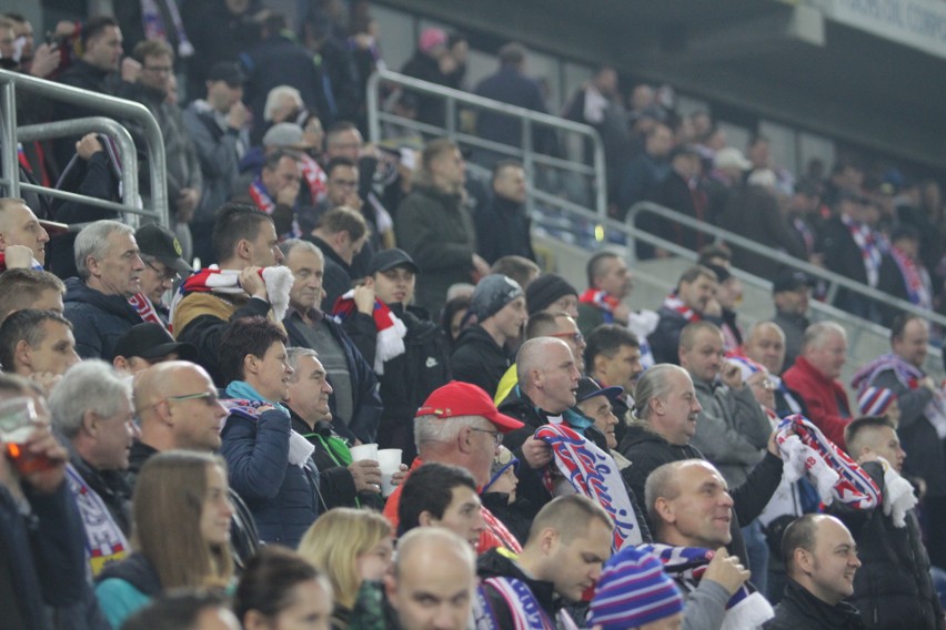 Górnik Zabrze - Śląsk Wrocław. Kibice odśpiewali hymn ZDJĘCIA KIBICÓW